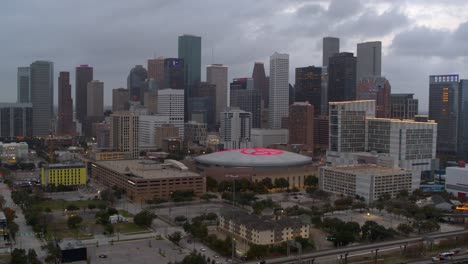 Erstellung-Einer-Luftaufnahme-Der-Innenstadt-Von-Houston,-Texas-Bei-Nacht