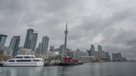 Wolken-Ziehen-über-Die-Skyline-Der-Innenstadt-Von-Toronto,-Zeitraffer