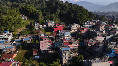 Flug-über-Den-Vorort-Pokhara-In-Nepal-–-Drohnenschuss