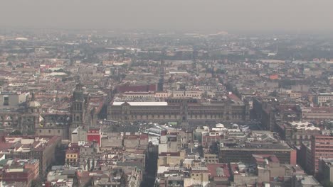 Blick-Vom-Lateinamerikanischen-Turm-In-Mexiko-Stadt-Auf-Die-Plaza-Mayor-Mit-Der-Metropolitankathedrale-Und-Dem-Nationalpalast