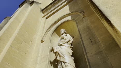 Steinfigur-In-Einer-Kirchenmauer-In-Frankreich
