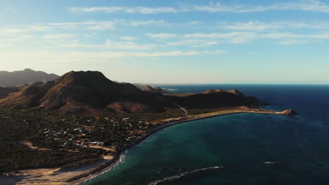 Goldene-Stunde-über-Dem-Küstendorf-Cabo-Pulmo