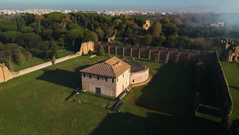 Filmische-Einspielung-Des-Mausoleums-Des-Maxentius,-Via-Appia,-Rom,-Italien