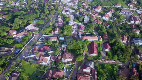 Vista-Aérea-Por-Drones-De-Los-Barrios-Residenciales-De-Muyenga-En-Kampala-Uganda
