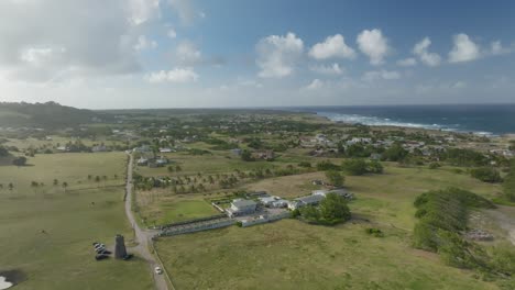 Cielo-Azul-Brillante-Día-Soleado-Sobre-Cove-Bay-Comunidad-Costera-De-St.-Lucy-Barbados