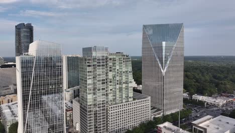 Rascacielos-De-Cristal-De-La-Ciudad-De-Atlanta,-Arquitectura-De-Edificios-De-Negocios-Modernos,-Georgia,-Estados-Unidos
