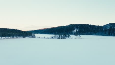 Indre-Fosen,-Trondelag-County,-Norway---The-Snow-covered-Rural-Expanses-and-Mountains-Enveloped-by-Evergreen-Forests---Drone-Flying-Forward