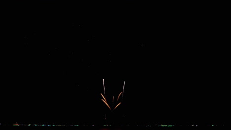 Synchronisierte-Pyrotechnische-Darbietung-Während-Des-Pattaya-International-Fireworks-Festival-2023-In-Der-Provinz-Chonburi-In-Thailand