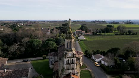 Drone-view-of-Notre-Dame-Church-in-Bayon-sur-Gironde,-France