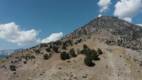 Drone-shot-of-Mount-Timpanogos-in-Utah's-mountains