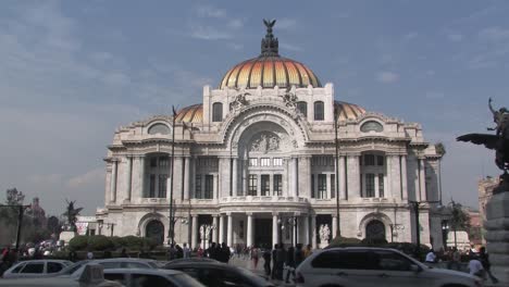 Long-shot-of-Palacio-De-Bellas-Artes-in-Ciudad-de-Mexico
