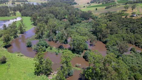 Drohnenaufnahme-Eines-überfluteten-Flusses-Im-Australischen-Outback