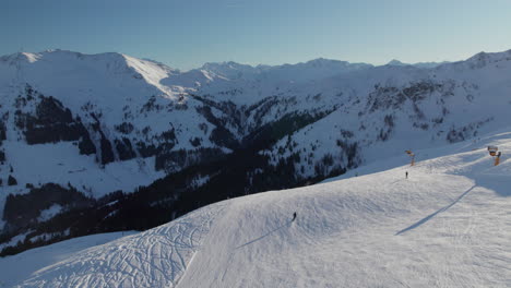 Skigebiet-Und-Zwölfkogel-In-Österreich---Luftdrohnenaufnahme