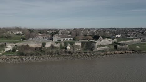 Citadelle-de-Blaye-by-Gironde-Estuary,-Bordeaux,-France