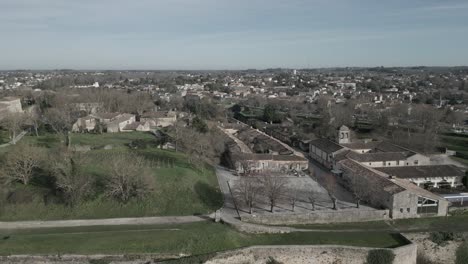 Citadelle-de-Blaye-Overlook,-Bordeaux,-France---aerial-panoramic