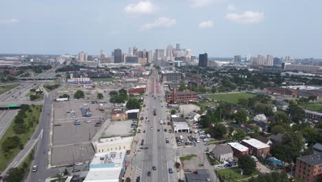 Aerial-forwarding-shot-of-Corktown-in-Detroit-Michigan,-USA-on-a-nice-summer-day