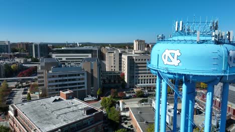 Wasserturm-Der-University-Of-North-Carolina-Auf-Dem-College-Campus