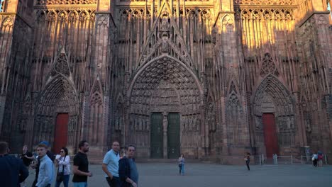 La-Catedral-De-Estrasburgo-Es-Una-Obra-Maestra-Excepcional-Del-Arte-Gótico.