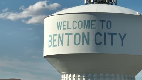 Close-up-shot-of-Benton-City's-water-tower