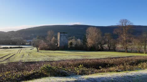 Historisches-Schloss-In-Kilsheelan,-Tipperary,-Irland-An-Einem-Bitterkalten,-Frostigen-Morgen-Im-Winter