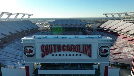 Logo-Und-Schild-Der-South-Carolina-Gamecocks-Im-Brice-Williams-Fußballstadion