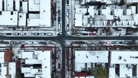 Schneebedeckte-Häuser-Und-Straßen-In-Der-Innenstadt-Der-USA