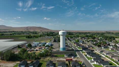 Wide-shot-of-Benton-City's-water-tower-and-cell-tower-combo