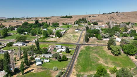 Drone-shot-of-Washington's-rural-farmland-near-the-Tri-Cities