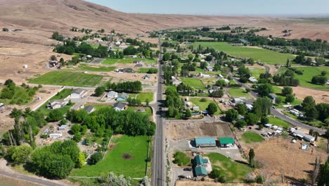 Drone-shot-of-a-rural-American-town-in-Washington-State