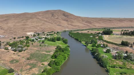 Drone-shot-of-the-Yakima-River-running-through-the-Tri-Cities-in-Washington