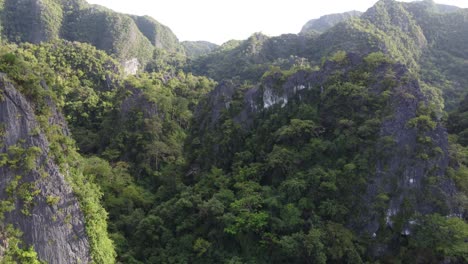 Aerial-location-reveal-of-Kayangan-Lake-and-surrounding-nature-in-Coron