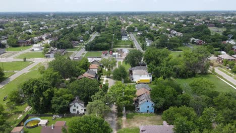 Aerial-fly-over-from-Cass-Neighborhood-in-Detroit-Michigan-on-a-overcast-day-during-Summer