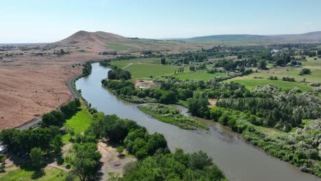 Luftaufnahme-Des-Yakima-River,-Der-Durch-Benton-City,-Washington,-Fließt