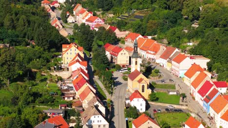 Srebna-Gora,-Kleines-Dorf-Im-Sommer-In-Polen