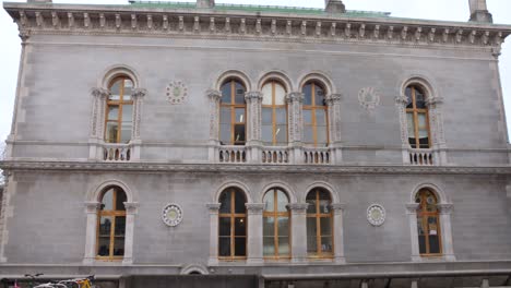 Außenansicht-Des-Gebäudes-In-Neoklassizistischer-Architektur---Trinity-College-In-Dublin,-Irland