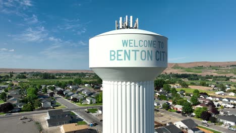 Drone-shot-of-a-water-tower-and-cell-tower-combo-in-Benton-City