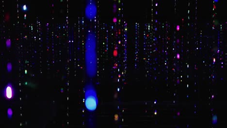 Matrix-Aus-Licht-Und-Wassertropfen,-Abstrakter-Hintergrund-In-Tokio,-Japan-4k