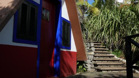 Casa-Tradicional-En-El-Jardín-Botánico-De-La-Isla-De-Madeira