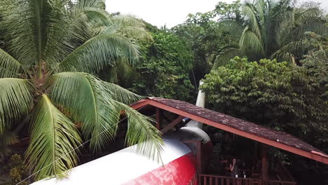 Boing-Flugzeughotel-Im-Regenwald-Von-Costa-Rica