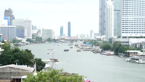 River-Time-lapse-at-Chao-Praya-River-from-morning-to-evening-with-passing-boats-and-ferries
