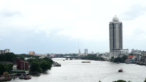 River-Time-lapse-at-Chao-Praya-River-from-morning-to-evening-with-passing-boats-and-ferries