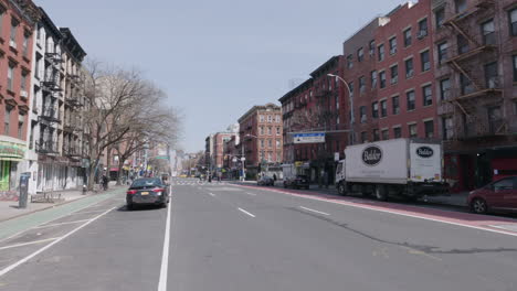 Near-Empty-Manhattan-first-avenue-little-traffic