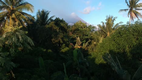 Monte-Mayon-Volcán-Activo-En-La-Isla-De-Luzón-De-Filipinas