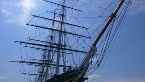 Zoom-out-shot-of-the-mast-and-spar-of-Cutty-Sark-with-sharp-bow-at-the-front---British-tea-clipper-ship-in-Greenwich-London