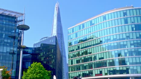 The-Shard-of-Glass,-London-bridge-tower-seen-from-outside-Lord-mayors-office,-static-shot
