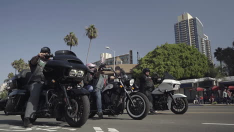 Los-Motociclistas-Viajan-En-Apoyo-Durante-El-Desfile-Del-Día-De-Los-Veteranos-2019-En-El-Centro-De-San-Diego.