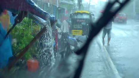 Starke-Regenfälle-Führen-Zu-Überschwemmungen,-Wenn-Die-Monsunzeit-Auf-Den-Philippinen-Beginnt