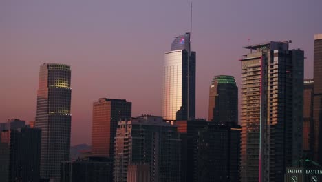 Luftaufnahme-Der-Skyline-Der-Innenstadt-Von-Los-Angeles-Bei-Sonnenuntergang