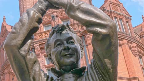 Close-up-footage-of-a-tribute-monument-of-football-legend-Brian-Clough-OBE-in-front-of-The-Old-Prudential-Building-Old-Market-Square,-Nottingham-England