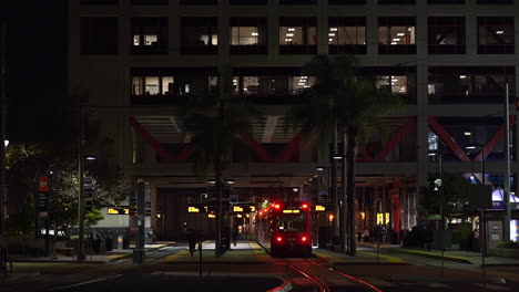 Estación-De-Metro-Del-Centro-De-San-Diego-Por-La-Noche